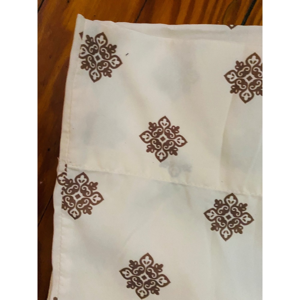 Vintage White and Brown Medallion Print Set of 2 pillow cases - Picture 2 of 4